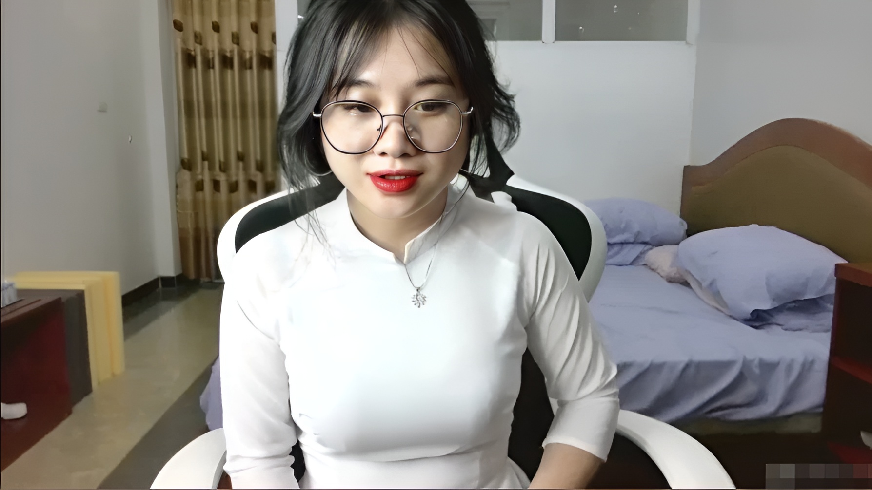 Hot teen Anna in ao dai Hello everyone.....